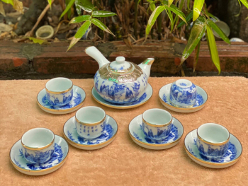 Ấm chén Bát Tràng bọc đồng men lam Trúc Lâm Thất Hiền tay ngang