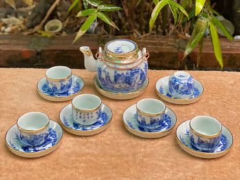 Ấm chén bọc đồng Bát Tràng men lam Trúc Lâm Thất Hiền dáng lõm