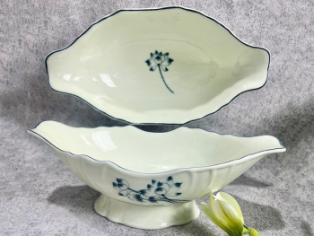 Bát đựng gà cúng vẽ sen lam ba cành