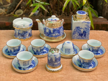 Bộ ấm chén Bát Tràng bọc đồng Trúc Lâm Thất Hiền vuốt đầy đủ
