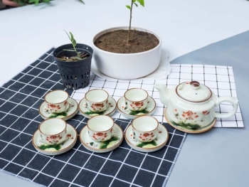 Bộ ấm chén Bát Tràng hướng thiện vẽ hoa sen