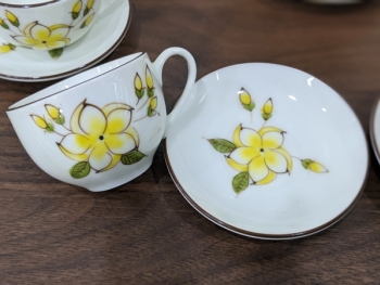 Bộ ấm chén Bát Tràng men kem vẽ tay Hoa Đại Minh Long