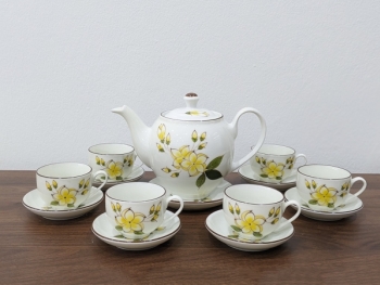 Bộ ấm chén Bát Tràng men kem vẽ tay Hoa Đại Minh Long