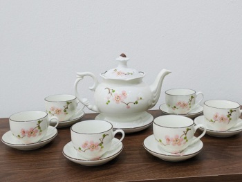 Bộ ấm chén Bát Tràng men kem vẽ tay Phú Quý đào hồng