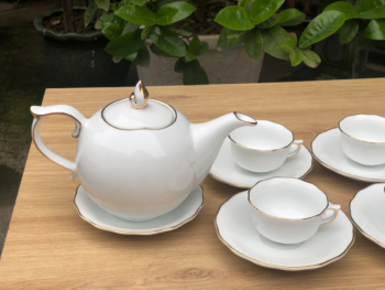Bộ ấm chén men trắng vẽ vàng kim dáng mẫu đơn S1