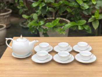 Bộ ấm chén men trắng vẽ vàng kim dáng mẫu đơn S1