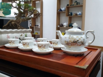 Bộ ấm trà Bát Tràng vẽ Vinh Hoa Phú Quý màu trắng (không có khay)