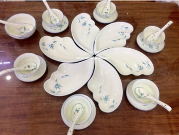 Bộ bát đĩa Bát Tràng men kem 6 cánh thiên thần vẽ lá trúc