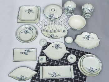 Bộ bát đĩa Bát Tràng men kem vẽ sen lam đầy đủ