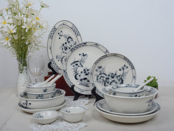 Bộ đồ ăn Bát Tràng vẽ tay sen đen 18 sản phẩm
