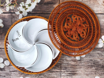 Khay mứt sứ men trắng dáng mặt trăng đế mây