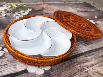 Khay mứt sứ men trắng dáng mặt trăng đế mây